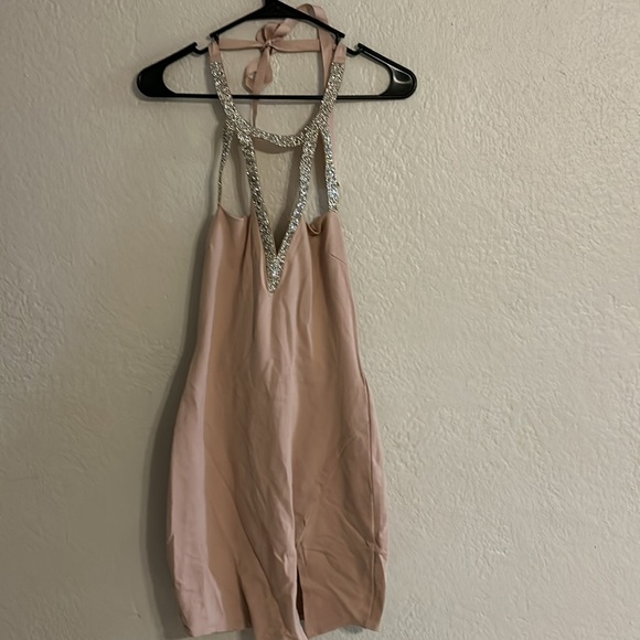CHARLOTTE  RUSSE WOMEN DRESS SIZE M COLOR PINK WITH SILVER DESIGN USED LIKE NEW - Picture 2 of 5